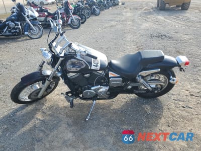 Trzecie zdjęcie samochodu z tyłu: 2005 HONDA VT750 C VIN:JH2RC440X5M800862 - miniatura