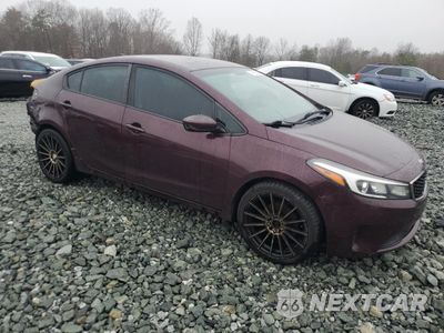 Czwarte zdjęcie samochodu z boku: 2017 KIA FORTE LX VIN:3KPFL4A78HE025977 - miniatura