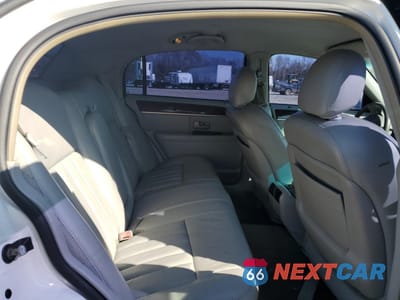 Zdjęcie 10 z 11 samochodu: 2005 LINCOLN TOWN CAR SIGNATURE VIN:1LNHM81W75Y620535 - miniatura