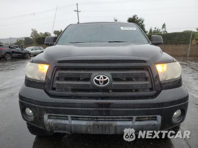 Piąte zdjęcie samochodu w środku: 2011 TOYOTA TUNDRA CREWMAX SR5 VIN:5TFDY5F15BX180285 - miniatura