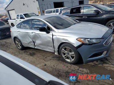 Czwarte zdjęcie samochodu z boku: 2018 FORD FUSION SE HYBRID VIN:3FA6P0LU7JR242523 - miniatura