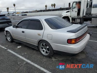 Czwarte zdjęcie samochodu z boku: 1994 TOYOTA CAMRY LE VIN:4T1GK12EXRU018689 - miniatura