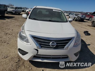 Piąte zdjęcie samochodu w środku: 2017 NISSAN VERSA S VIN:3N1CN7AP9HK467010 - miniatura