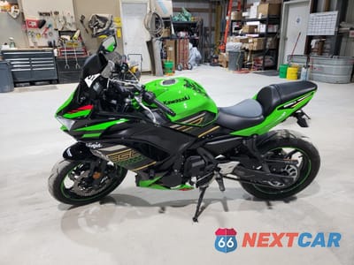Trzecie zdjęcie samochodu z tyłu: 2020 KAWASAKI EX650 N VIN:ML5EXEN1XLDA07211 - miniatura