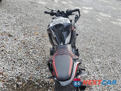 Zdjęcie 6 z 10 samochodu: 2023 KAWASAKI ZR900 F VIN:ML5ZRDF19PDA61268 - miniatura