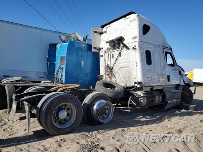Czwarte zdjęcie samochodu z boku: 2020 FREIGHTLINER CASCADIA 126 SEMI TRUCK VIN:3AKJHHDR8LSLM9928 - miniatura