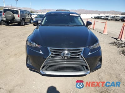 Piąte zdjęcie samochodu w środku: 2018 LEXUS IS 300 VIN:JTHBA1D21J5073758 - miniatura