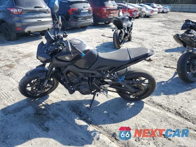 Trzecie zdjęcie samochodu z tyłu: 2018 YAMAHA MT09 VIN:JYARN53E4JA003584 - miniatura