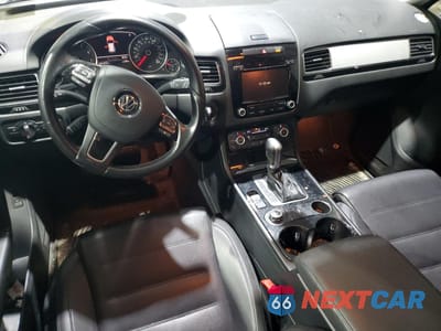 Zdjęcie 8 z 13 samochodu: 2014 VOLKSWAGEN TOUAREG V6 VIN:WVGEF9BP3ED012271 - miniatura