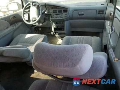 Zdjęcie 8 z 15 samochodu: 1999 TOYOTA SIENNA LE VIN:4T3ZF13C1XU151498 - miniatura