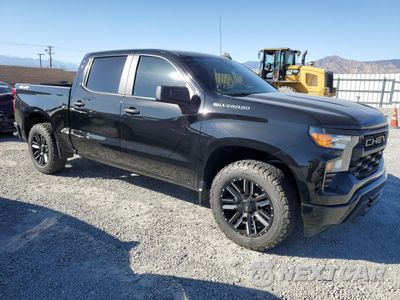 Czwarte zdjęcie samochodu z boku: 2022 CHEVROLET SILVERADO K1500 CUSTOM VIN:3GCPDBEK5NG501882 - miniatura