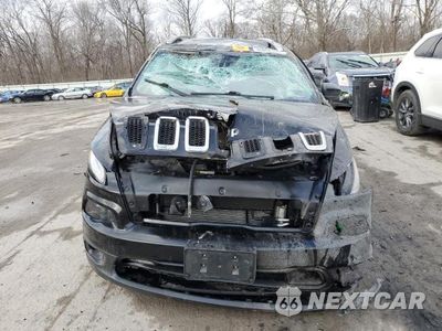 Piąte zdjęcie samochodu w środku: 2017 JEEP CHEROKEE LATITUDE VIN:1C4PJMCS3HW637716 - miniatura