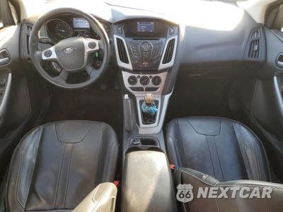 Zdjęcie 8 z 14 samochodu: 2014 FORD FOCUS SE VIN:1FADP3F25EL316870 - miniatura