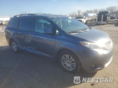 Czwarte zdjęcie samochodu z boku: 2017 TOYOTA SIENNA XLE VIN:5TDYZ3DCXHS814910 - miniatura