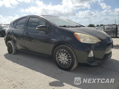 Czwarte zdjęcie samochodu z boku: 2013 TOYOTA PRIUS C VIN:JTDKDTB33D1529304 - miniatura