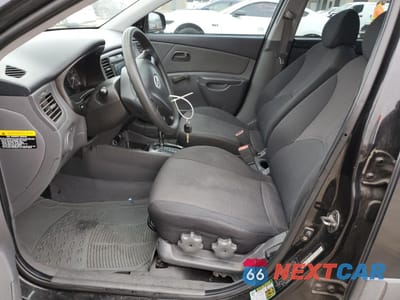 Zdjęcie 7 z 13 samochodu: 2007 KIA RIO BASE VIN:KNADE123876240451 - miniatura