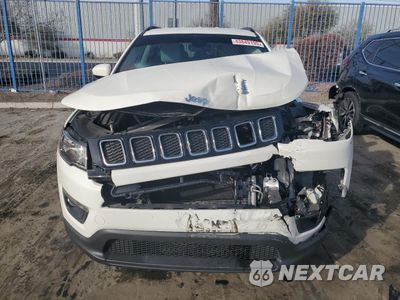 Piąte zdjęcie samochodu w środku: 2019 JEEP COMPASS LATITUDE VIN:3C4NJDBBXKT761018 - miniatura