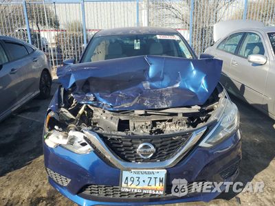 Piąte zdjęcie samochodu w środku: 2017 NISSAN SENTRA S VIN:3N1AB7AP4HY361819 - miniatura