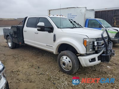 Czwarte zdjęcie samochodu z boku: 2018 FORD F450 SUPER DUTY VIN:1FT8W4DT7JEB46560 - miniatura