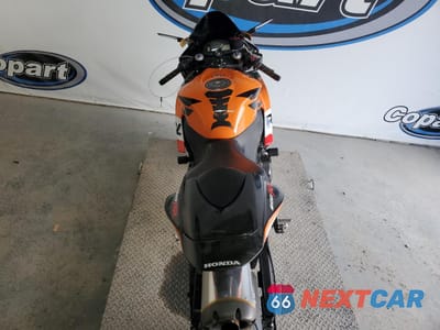 Zdjęcie 6 z 9 samochodu: 2008 HONDA CBR600 RR VIN:JH2PC40008M105971 - miniatura