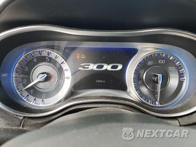 Zdjęcie 9 z 13 samochodu: 2018 CHRYSLER 300 TOURING VIN:2C3CCARG6JH234302 - miniatura