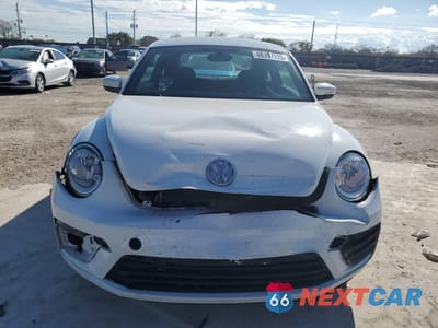 Piąte zdjęcie samochodu w środku: 2019 VOLKSWAGEN BEETLE S VIN:3VWFD7AT6KM705754 - miniatura