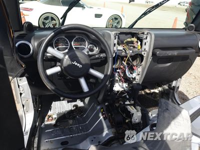 Zdjęcie 8 z 12 samochodu: 2008 JEEP WRANGLER UNLIMITED SAHARA VIN:1J8GA59158L627977 - miniatura