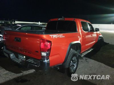 Trzecie zdjęcie samochodu z tyłu: 2017 TOYOTA TACOMA DOUBLE CAB VIN:3TMAZ5CNXHM043722 - miniatura