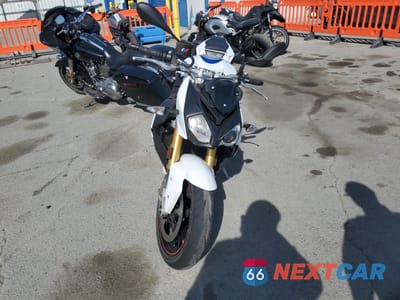 Drugie zdjęcie samochodu z przodu: 2019 BMW S 1000 R VIN:WB10D6204KZ972152 - miniatura