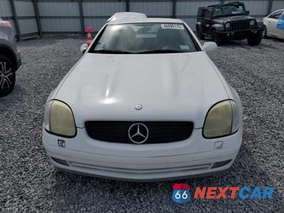 Piąte zdjęcie samochodu w środku: 1998 MERCEDES-BENZ SLK 230 KOMPRESSOR VIN:WDBKK47FXWF037419 - miniatura