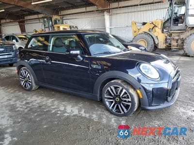 Czwarte zdjęcie samochodu z boku: 2023 MINI COOPER SE VIN:WMW13DJ01P2U09041 - miniatura