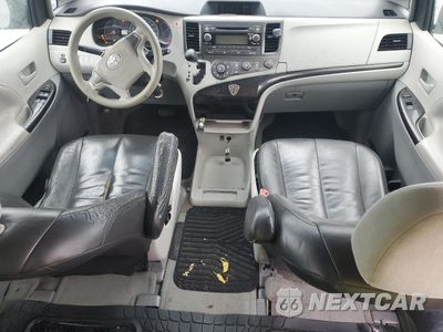 Zdjęcie 8 z 13 samochodu: 2013 TOYOTA SIENNA VIN:5TDZK3DC0DS282456 - miniatura