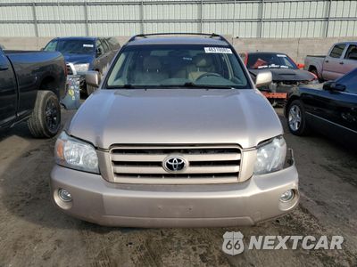 Piąte zdjęcie samochodu w środku: 2005 TOYOTA HIGHLANDER LIMITED VIN:JTEEP21A850069042 - miniatura