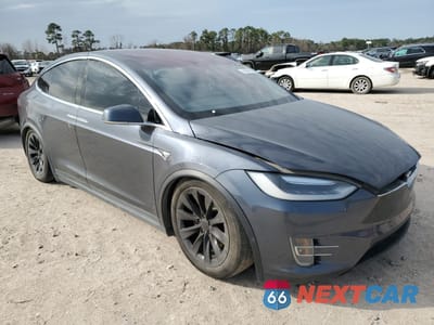 Czwarte zdjęcie samochodu z boku: 2017 TESLA MODEL X VIN:5YJXCDE23HF067812 - miniatura