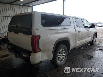 Trzecie zdjęcie samochodu z tyłu: 2022 TOYOTA TUNDRA CREWMAX SR5 VIN:5TFLA5EC1NX009590 - miniatura