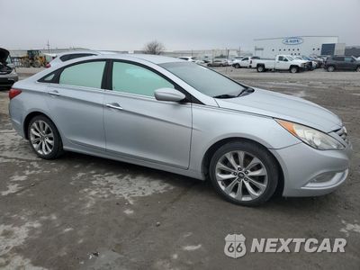 Czwarte zdjęcie samochodu z boku: 2013 HYUNDAI SONATA SE VIN:5NPEC4AC5DH711697 - miniatura