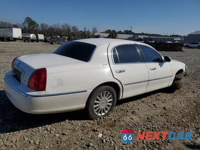 Trzecie zdjęcie samochodu z tyłu: 2005 LINCOLN TOWN CAR SIGNATURE VIN:1LNHM81W75Y620535 - miniatura