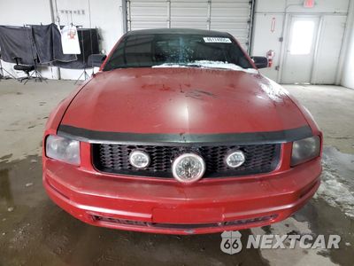 Piąte zdjęcie samochodu w środku: 2005 FORD MUSTANG VIN:1ZVFT80N355117753 - miniatura