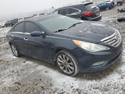 Czwarte zdjęcie samochodu z boku: 2013 HYUNDAI SONATA SE VIN:5NPEC4AC1DH778684 - miniatura