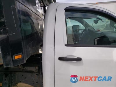 Zdjęcie 10 z 12 samochodu: 2016 CHEVROLET SILVERADO K3500 VIN:1GB3KYCG8GZ384215 - miniatura