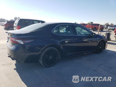 Trzecie zdjęcie samochodu z tyłu: 2021 TOYOTA CAMRY XSE VIN:4T1K31AK2MU552714 - miniatura