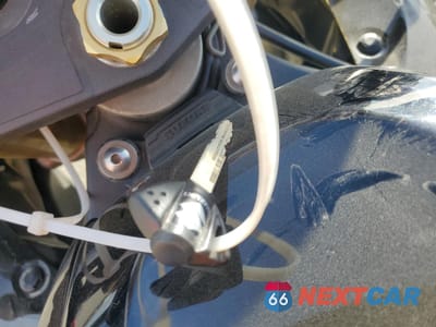 Zdjęcie 8 z 9 samochodu: 2011 SUZUKI GSX750 VIN:JS1GR7MA5B2104677 - miniatura