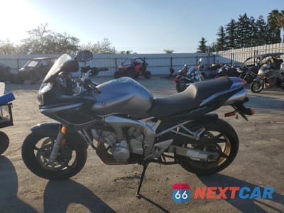 Trzecie zdjęcie samochodu z tyłu: 2005 YAMAHA FZ6 SC VIN:JYARJ08Y65A000452 - miniatura