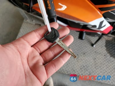 Zdjęcie 8 z 9 samochodu: 2008 HONDA CBR600 RR VIN:JH2PC40008M105971 - miniatura