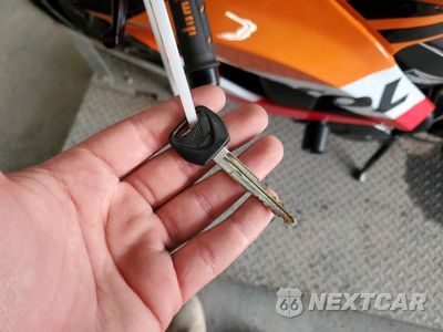 Zdjęcie 8 z 9 samochodu: 2008 HONDA CBR600 RR VIN:JH2PC40008M105971 - miniatura