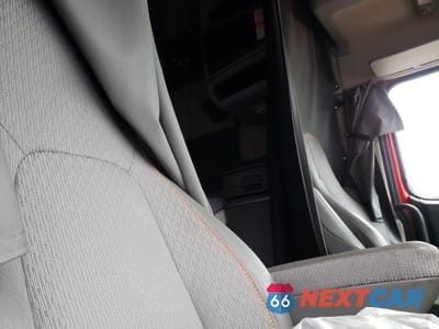 Zdjęcie 6 z 10 samochodu: 2022 VOLVO VN VNL VIN:4V4NC9EH3NN301053 - miniatura