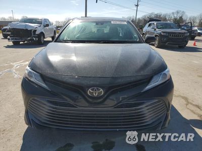 Piąte zdjęcie samochodu w środku: 2020 TOYOTA CAMRY XLE VIN:4T1F11BK0LU018020 - miniatura