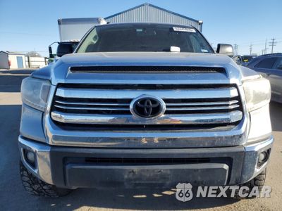 Piąte zdjęcie samochodu w środku: 2015 TOYOTA TUNDRA CREWMAX SR5 VIN:5TFDW5F16FX477772 - miniatura