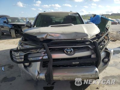 Piąte zdjęcie samochodu w środku: 2018 TOYOTA 4RUNNER SR5/SR5 PREMIUM VIN:JTEBU5JR5J5575346 - miniatura