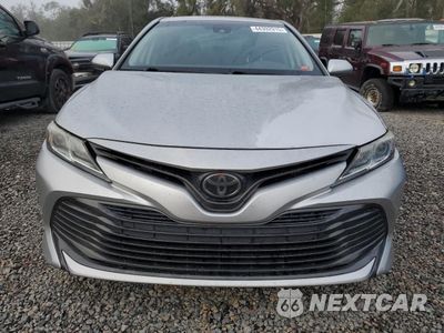Piąte zdjęcie samochodu w środku: 2019 TOYOTA CAMRY L VIN:4T1B11HK6KU700016 - miniatura